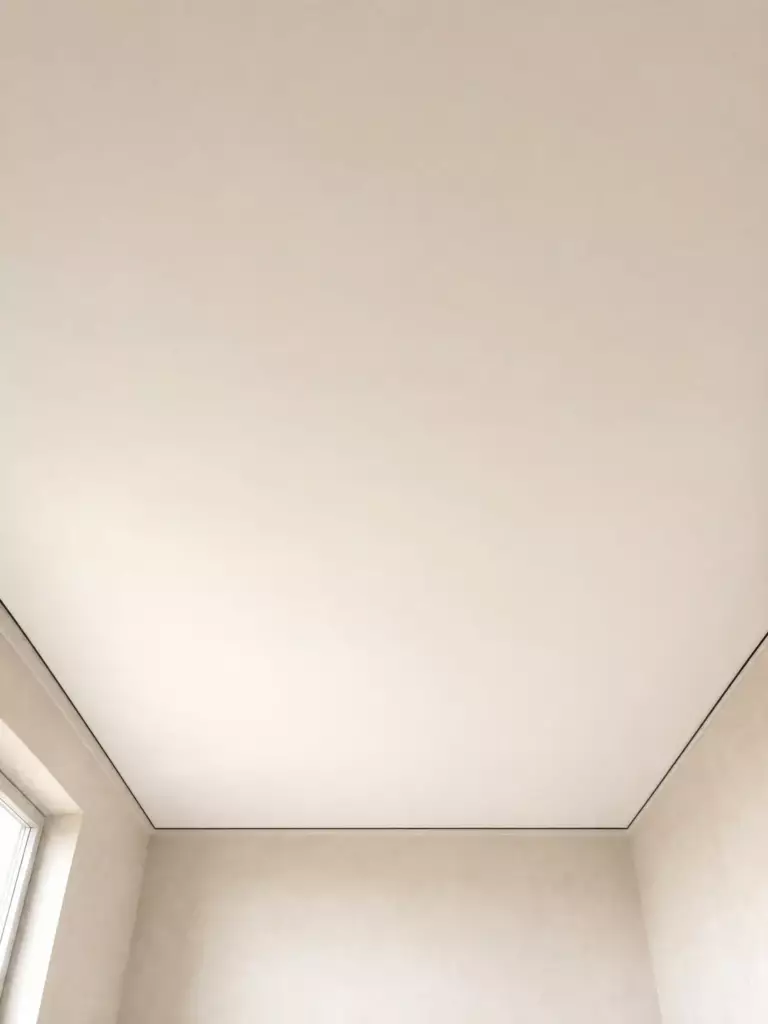 Die fertige Decke: eine glatte Fläche, von der Technik ist nichts mehr zu sehen